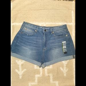No Boundaries Super High Rise Curvy Mom Shorts
